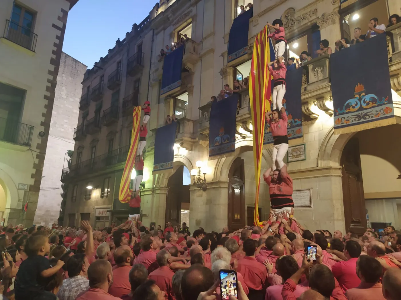 Les colles vallenques protagonitzen una emocionant diada com a prèvia a l’11 de setembre