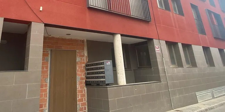Ocupen 22 de pisos buits a Caldes de Malavella amb la intervenció policial