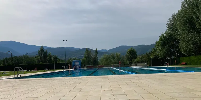 Reobre la piscina municipal de la Seu d'Urgell després de reparar-se els danys per vandalisme