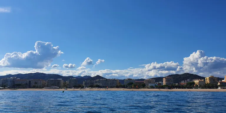 Temps d'estiu amb alguns núvols