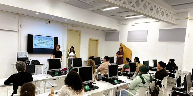22 persones participen en el curs de monitor de menjador i transport escolar