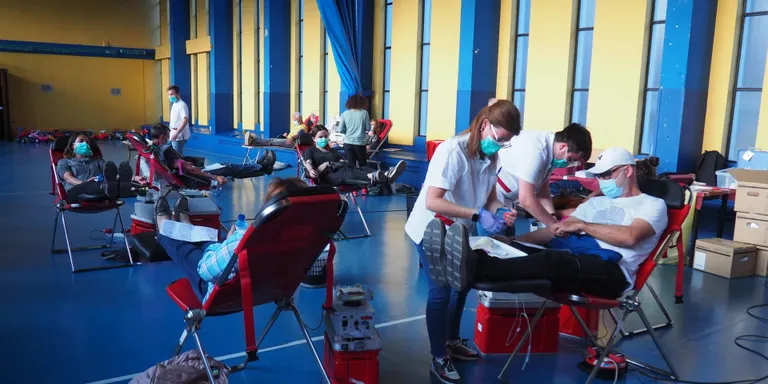 L'acapte de sang organitzat per alumnes de l'Aula Oberta de l'Institut La Valira obté 65 donacions