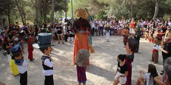 La felicitat de la canalla i la satisfacció dels adults en la mostra del seguici popular clouen 'La Petita'