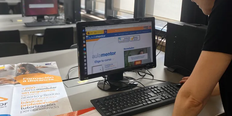La biblioteca amplia els seus serveis de formació a distància amb una Aula Mentor