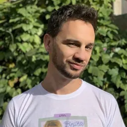 Entrevistes de la Plaça Mireia del 16/3/2021 — Entrevista a Pablo Westling sobre "Tres xicos buenos": amistat, viatge i visibilitat LGBTI - episode art