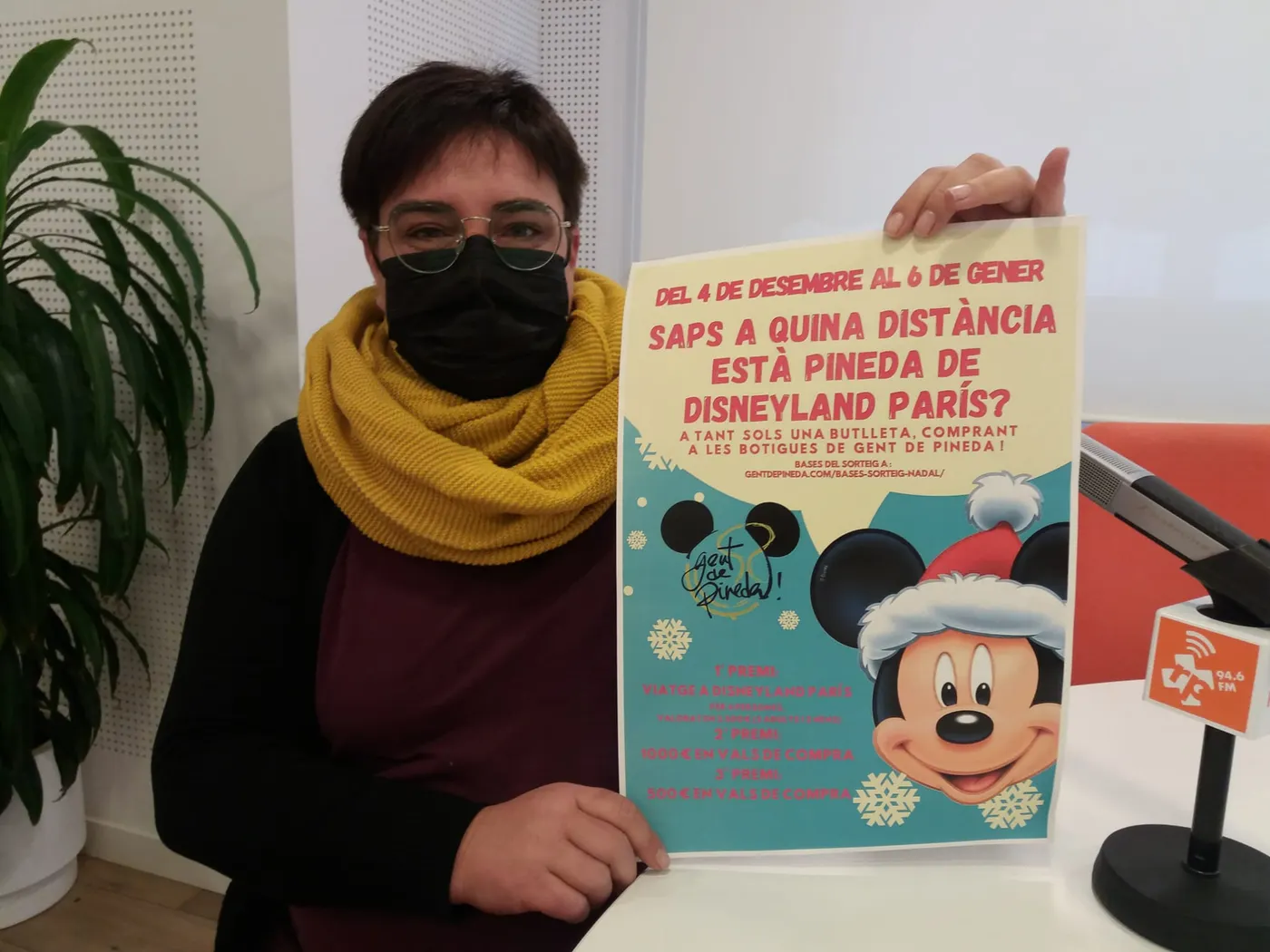 Gent de Pineda sorteja un viatge a Disneyland París a la campanya de Nadal