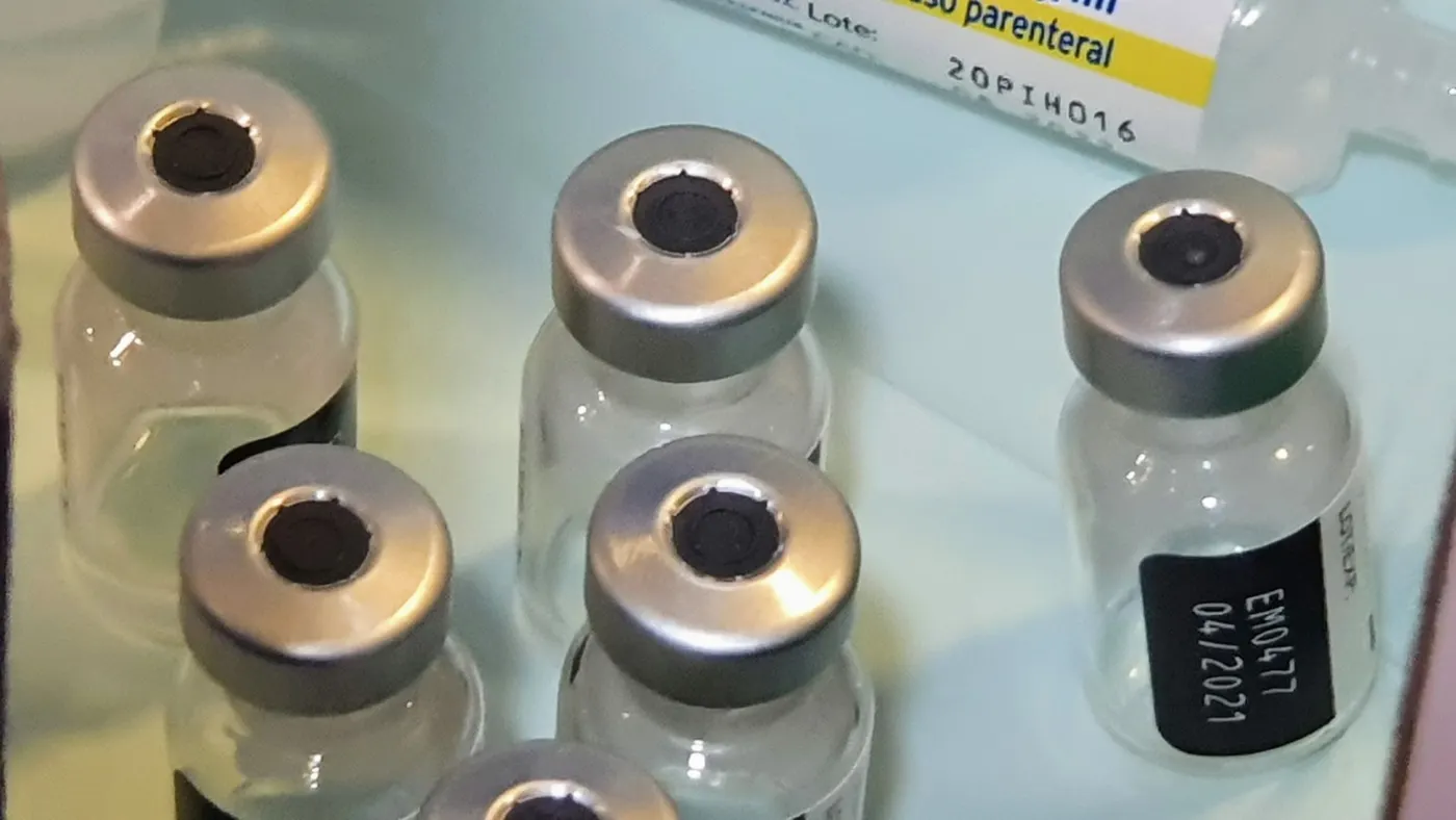 El punt de vacunació de la Fàbrica Llobet incorpora també la vacuna Astrazeneca que s'afegeix a la de Pfizer