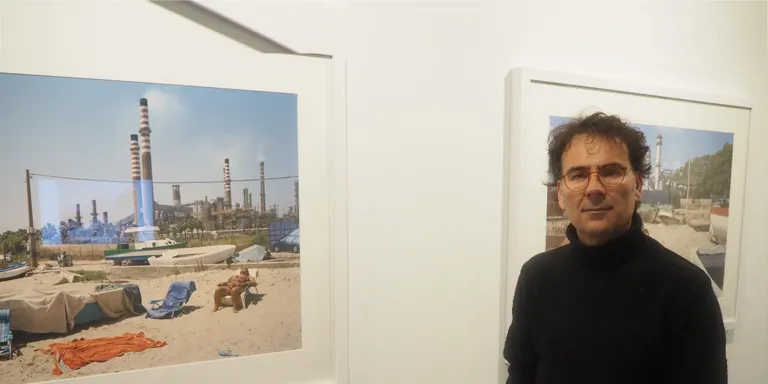 Una exposició del fotògraf Txema Salvans mostra a Vic la "sobreexplotació" del litoral des dels espais d'oci