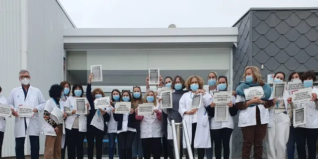Els professionals de l’àmbit sanitari, mestres i professors tornen a sortir al carrer en una nova jornada de protestes