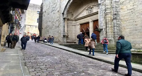 HONDARRIBIA PREPARADA PARA LA SEMANA SANTA PENDIENTE DEL MAL TIEMPO