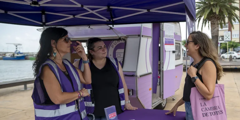 El Punt Lila Mòbil farà parada aquest estiu a Torredembarra
