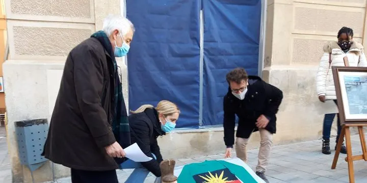 Descoberta d’una placa commemorativa dels 50 anys del CF Biafra