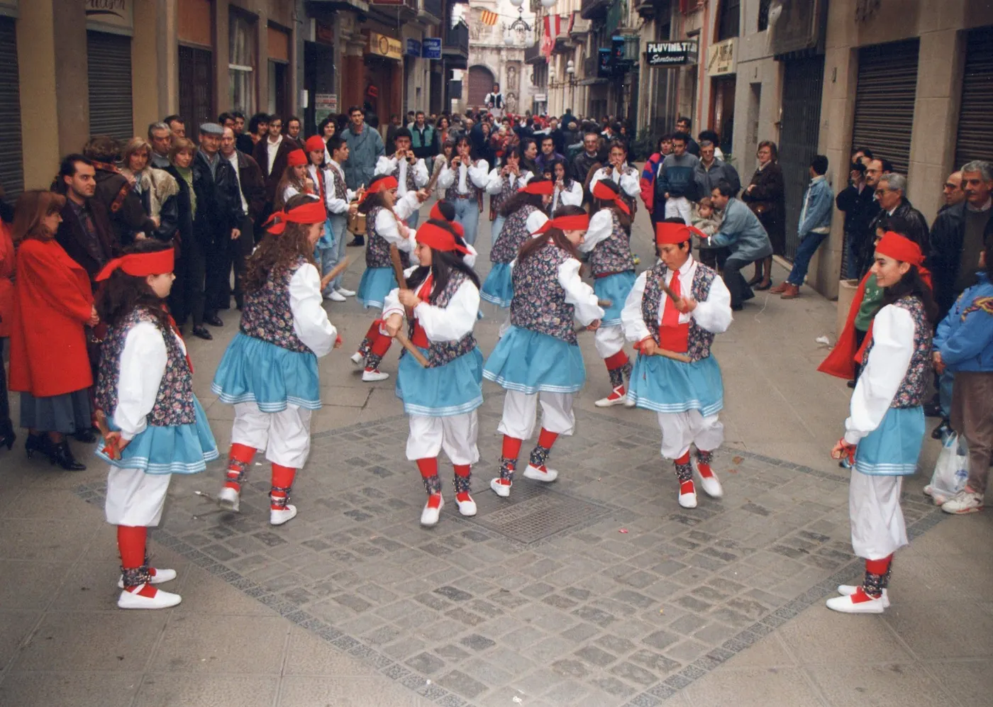 El Ball de Bastons celebra el 30è aniversari de la seva recuperació