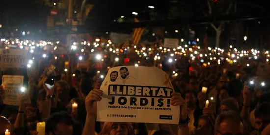 Pinedencs a la manifestació per demanar la llibertat dels líders de l'ANC i Òmnium