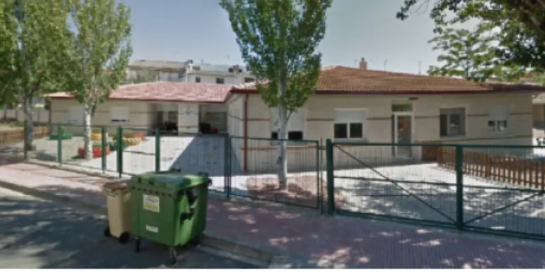 Llum verda del ple a l'Espai Cívic i a la instal·lació de l'estació de recàrrega de vehicles elèctrics