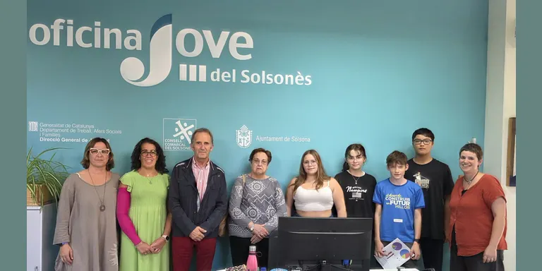El Consell d'Adolescents lliura a Fènix la recaptació del cinema a la fresca d'aquest estiu