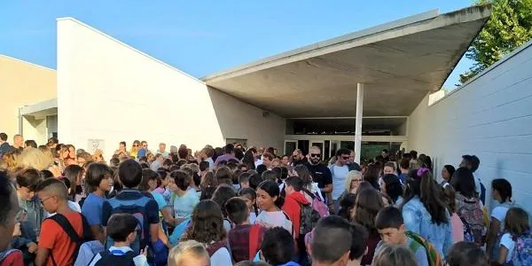 Més de 1.200 alumnes dels centres de primària i secundària han iniciat el curs aquest dijous