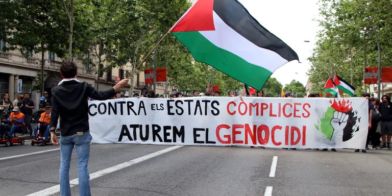 Centenars d'universitaris es manifesten a Barcelona contra el "genocidi" a Gaza