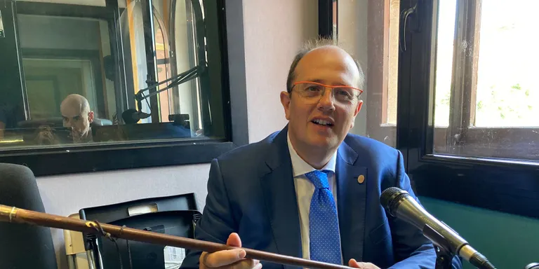 Estanis Fors: "Aquesta vara d'Alcalde sou vosaltres, i a vosaltres em deuré"