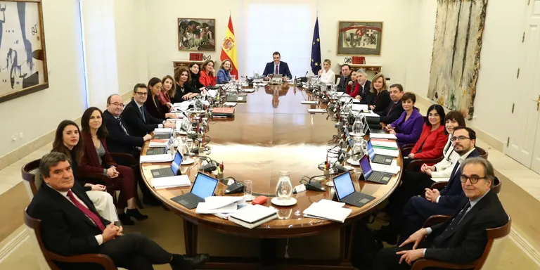El govern espanyol elimina l'IVA d'aliments de primera necessitat i crea un xec de 200 euros per a famílies vulnerables
