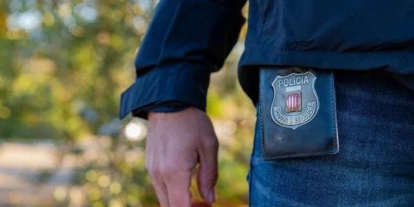 Detenen tres persones per intentar robar a l’interior d’una autocaravana a Torredembarra