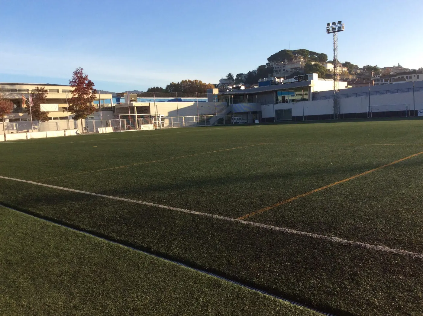 La gespa artificial del camp de futbol es renovarà, després de 14 anys