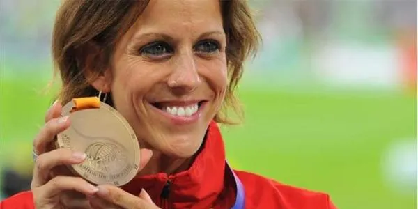 L’atleta tarragonina Natalia Rodríguez rep la medalla al mèrit esportiu