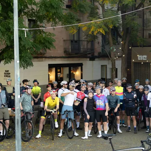 El hub ciclista 'Eat Sleep Cycle' celebra 10 anys a Girona amb tres rutes gratuïtes el 7 de novembre