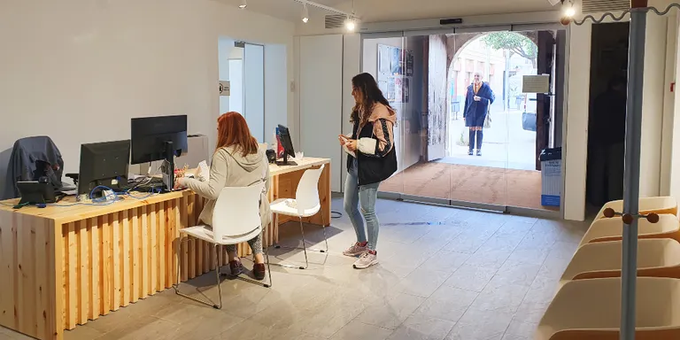 Can Comas obre al públic per la façana principal després de mesos d'obres