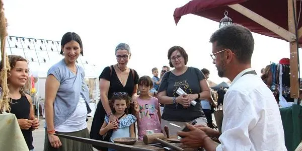 La XXII Fira d’Artesans d’Altafulla ha donat el tret de sortida amb 120 parades i diverses activitats