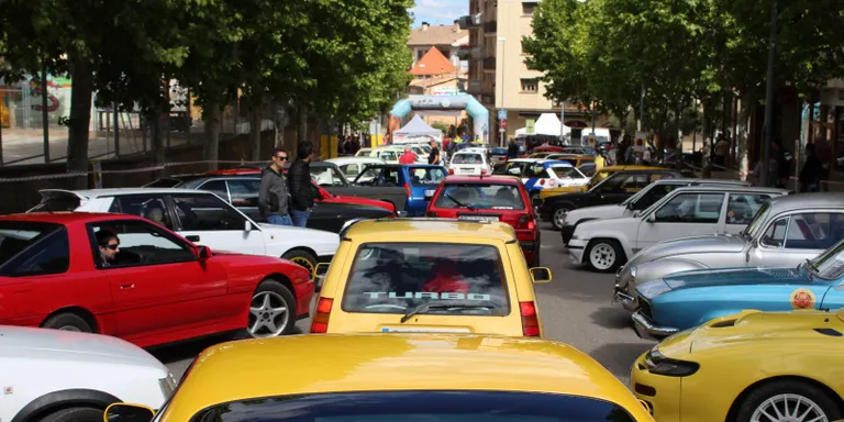 Vehicles japonesos, clàssics i motos antigues tornen a la Fira de Sant Isidre