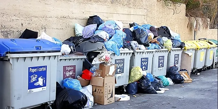 L'Ajuntament retirarà finalment el pròxim dilluns els contenidors de l’àrea d'emergència del final del carrer Anselm Clavé