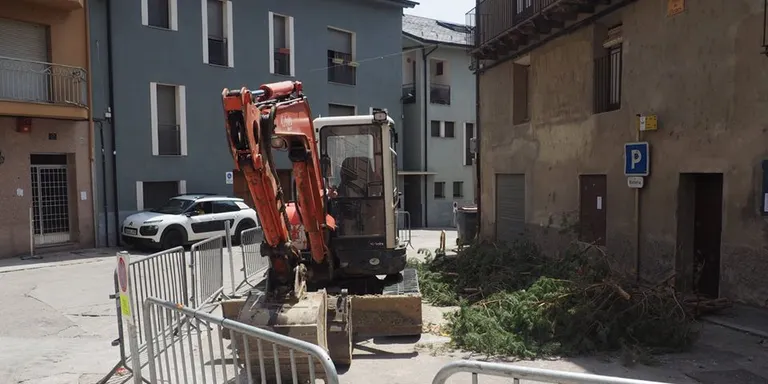 Comença la remodelació de la plaça de l’Arbre de Castellciutat
