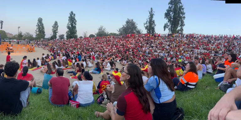 La Muntanyeta de Sant Boi s'omple amb la Selecció Espanyola i es cita de nou a la final!