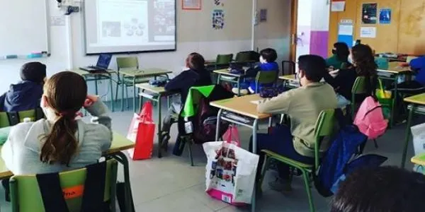 El retrocés de l'ús del català, un problema general en l'educació