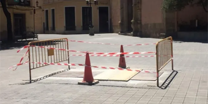 JxA critica la retirada del basament del fanal de l’Església Santa Maria, obra de César Martinell