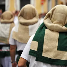 La fisioterapeuta Almudena Mendoza, de Fisio Salud Utrera, ofrece consejos para Semana Santa - episode art