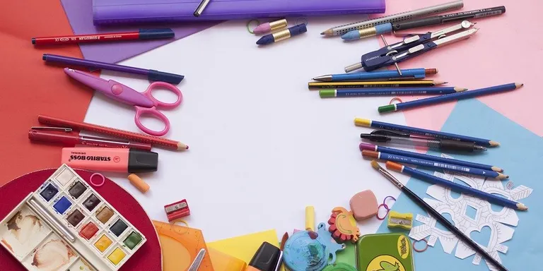 Les ajudes per material escolar, llibres de text i ordinadors es poden demanar a partir de demà