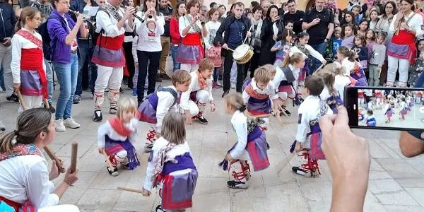 Els carrers d'Altafulla s'omplen per gaudir del primer cap de setmana de festa major