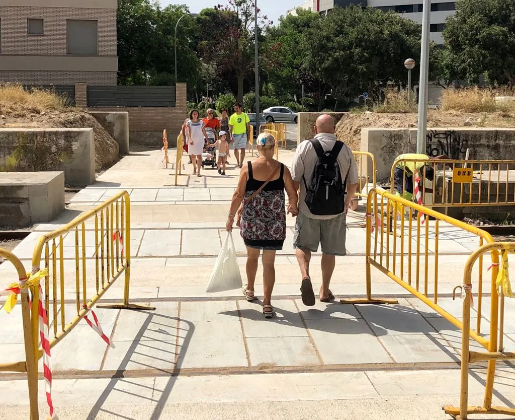 L’Ajuntament de Cambrils habilita un pas de vianants per creuar la via al costat de l’antiga estació