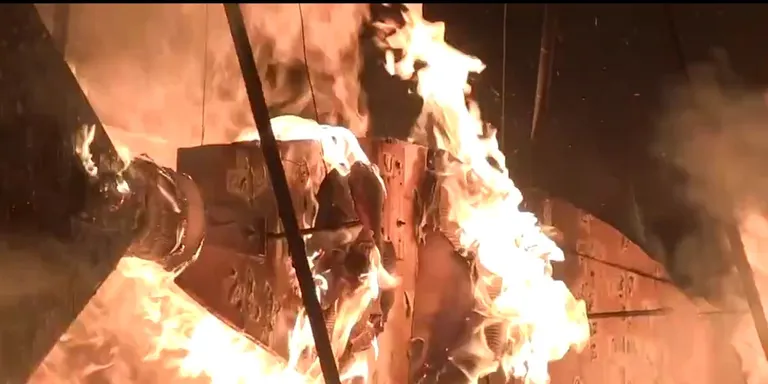El Carnaval 2017 finalitza amb la crema d'una sardina gegant a l'Escardívol