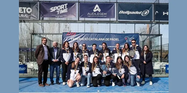 La palista Anna Ortiz aixeca el títol del Campionat de Catalunya Absolut per Equips amb el RCTB 1899
