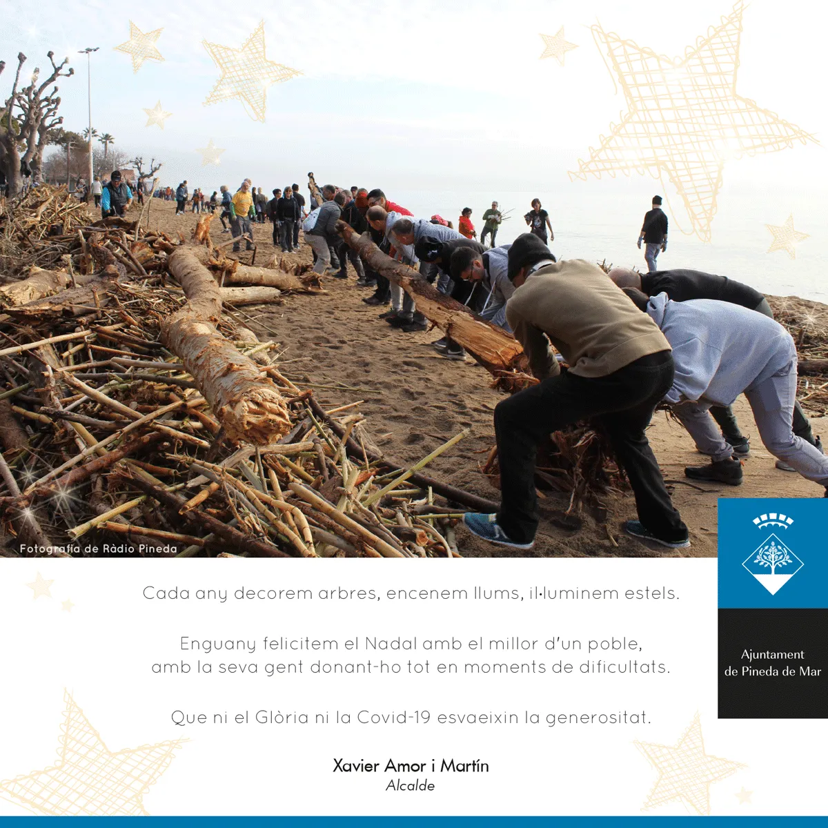 L'alcalde de Pineda felicita el Nadal amb una fotografia de voluntaris netejant la Platja de Pineda arran del temporal Glòria