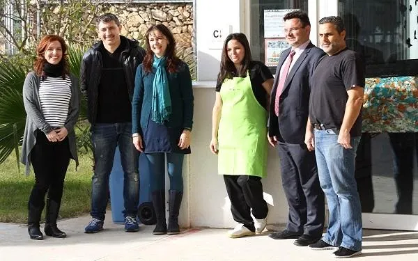 L’empresa proveïdora del càtering a les escoles, Cuina i Gestió, rep el segell ‘Cuina Catalana’