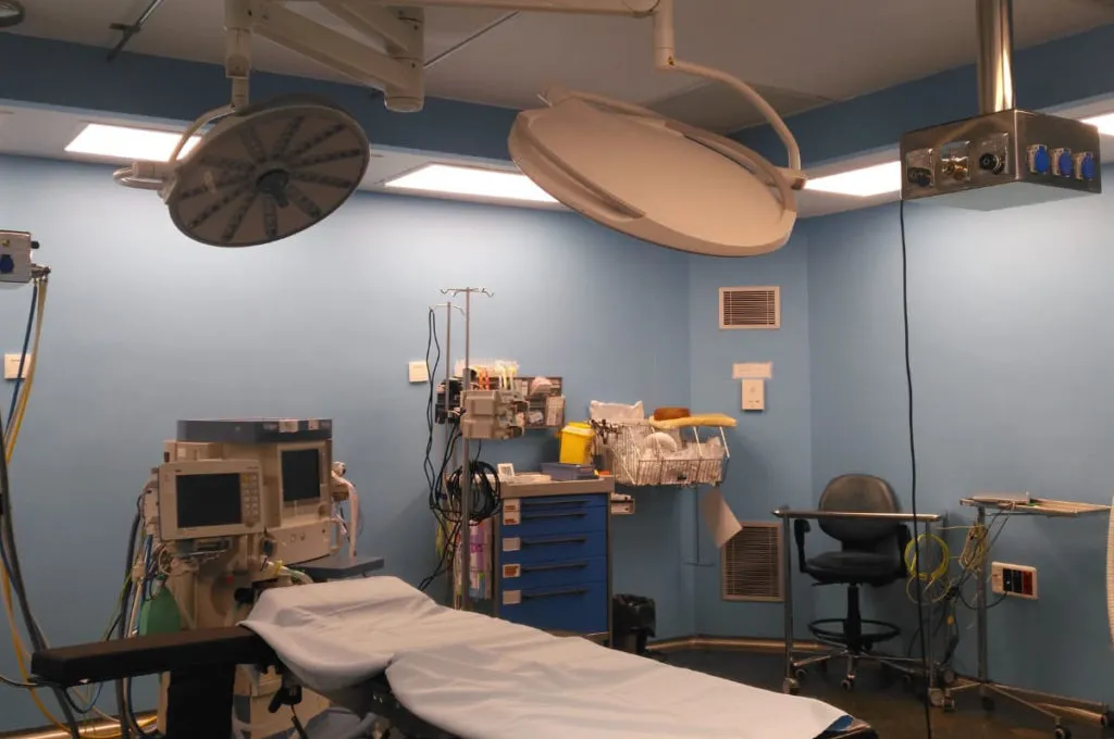 L'Hospital de Calella atura temporalment l'activitat quirúrgica programada de quatre quiròfans