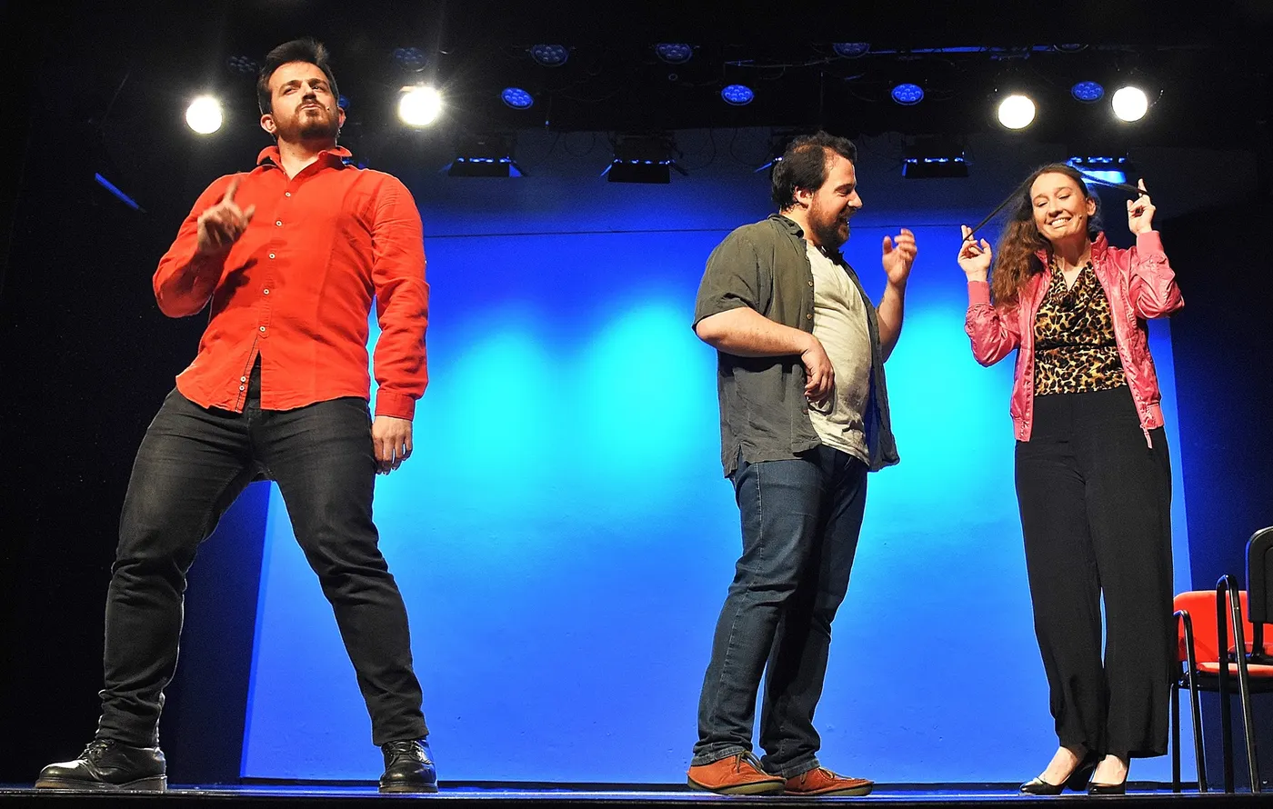 Els teatres aixequen de mica en mica el teló