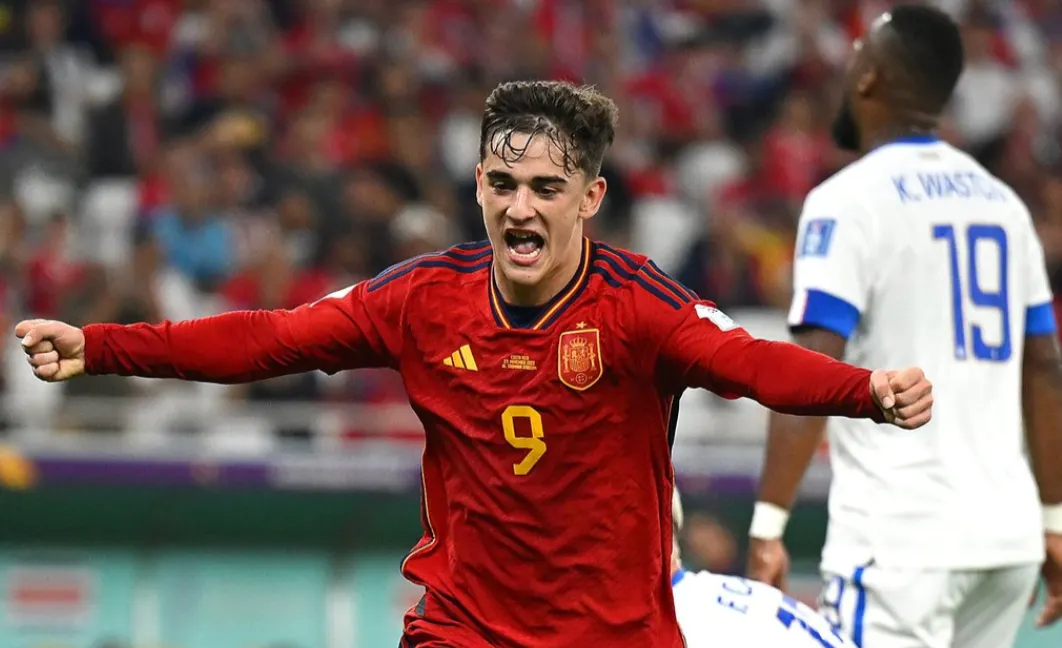 Doblet de Ferran Torres a la golejada d’estrena de la selecció