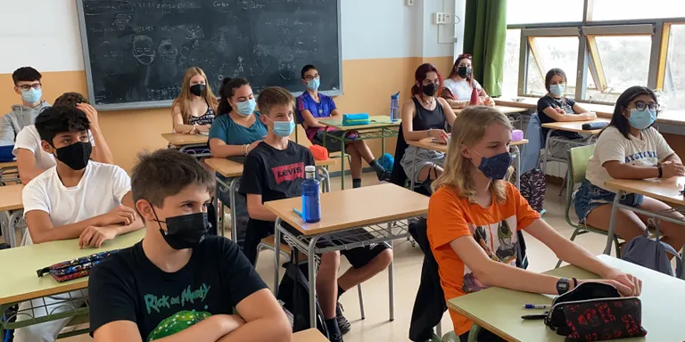 Educació nomena 1.568 docents de forma extraordinària per garantir l'educació presencial als centres
