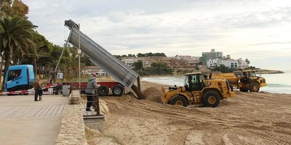 La platja d’Altafulla rebrà la sorra del Port de Torredembarra entre aquest divendres i la setmana vinent