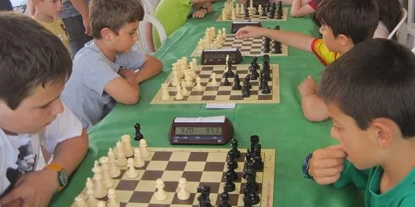 Una cinquantena d’infants participen en el IV Torneig Infantil d’Escacs de Torredembarra